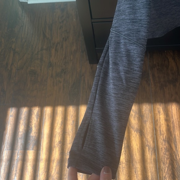 Running pullover - Picture 3 of 4